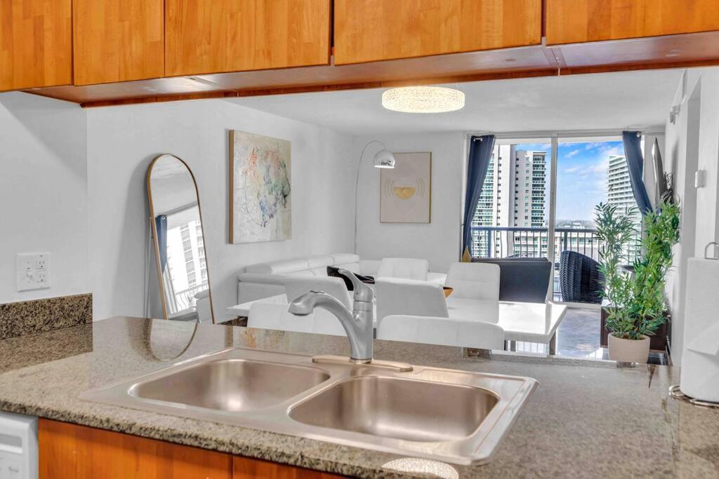 Iconic High Floor 3 Bedrooms In The Heart Of 마이애미 외부 사진